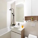 Soni Luxury 321 Plaza With Free Private Parking & Self Check-in *