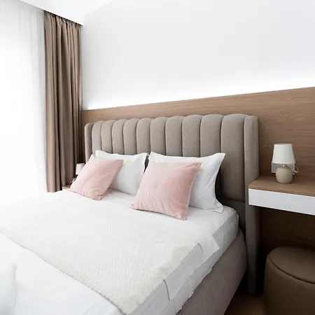 Soni Luxury 321 Plaza With Free Private Parking & Self Check-in דירה *