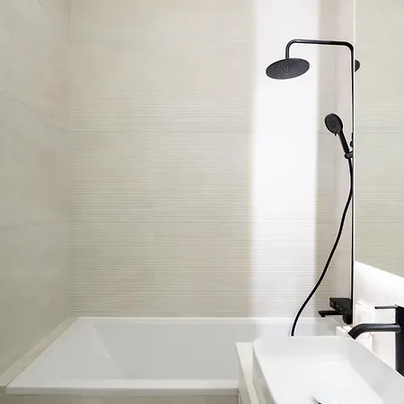 Soni Luxury 321 Plaza With Free Private Parking & Self Check-in *