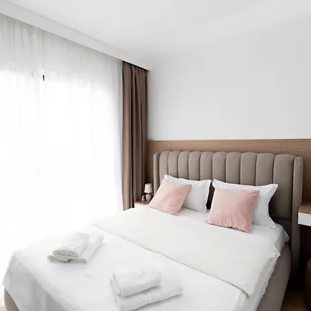 Soni Luxury 321 Plaza With Free Private Parking & Self Check-in