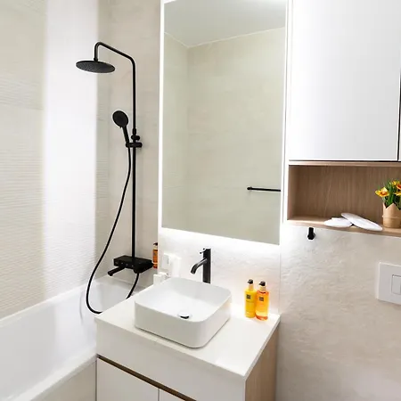 Soni Luxury 321 Plaza With Free Private Parking & Self Check-in בוקרשט