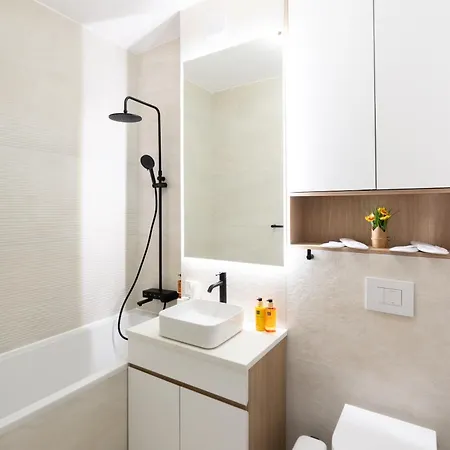 Soni Luxury 321 Plaza With Free Private Parking & Self Check-in *
