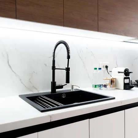 Soni Luxury 321 Plaza With Free Private Parking & Self Check-in בוקרשט