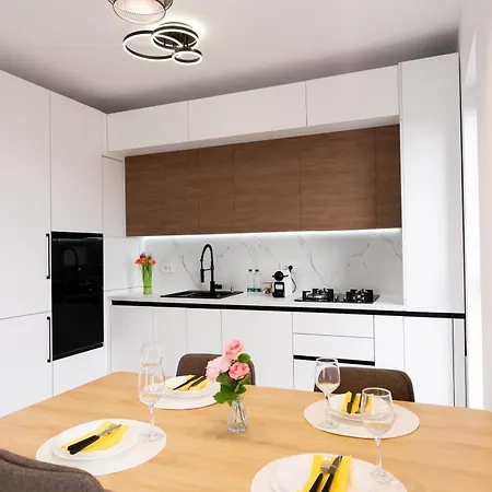Soni Luxury 321 Plaza With Free Private Parking & Self Check-in