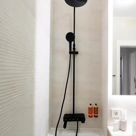Soni Luxury 321 Plaza With Free Private Parking & Self Check-in בוקרשט
