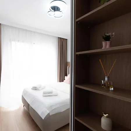 דירה Soni Luxury 321 Plaza With Free Private Parking & Self Check-in בוקרשט