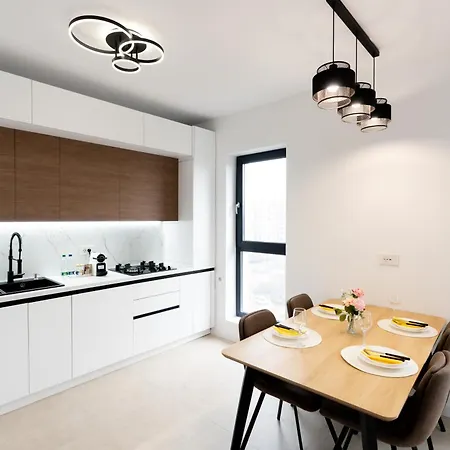 Soni Luxury 321 Plaza With Free Private Parking & Self Check-in דירה *