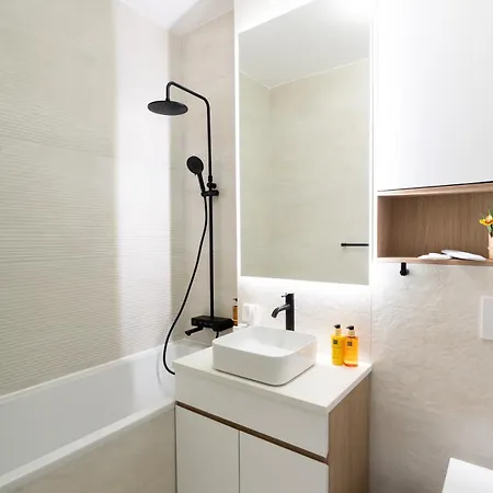 Soni Luxury 321 Plaza With Free Private Parking & Self Check-in דירה בוקרשט