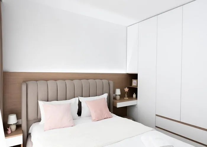 Soni Luxury 321 Plaza With Free Private Parking & Self Check-in Апартаменти *