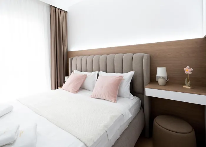 Soni Luxury 321 Plaza With Free Private Parking & Self Check-in Апартаменти *