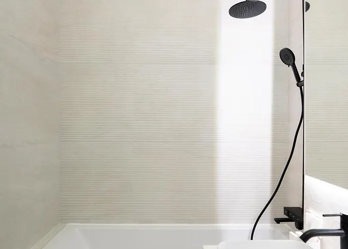 Soni Luxury 321 Plaza With Free Private Parking & Self Check-in *