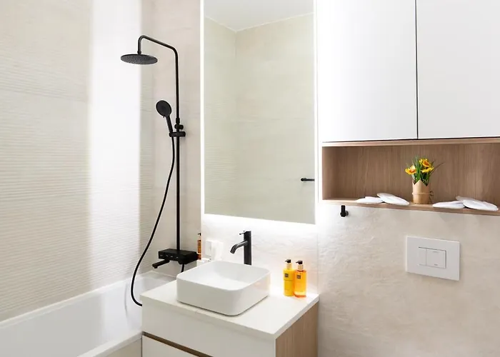 Soni Luxury 321 Plaza With Free Private Parking & Self Check-in *