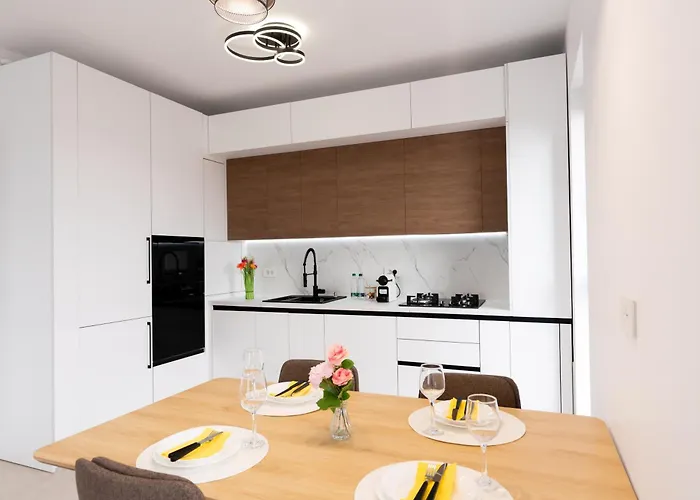 Soni Luxury 321 Plaza With Free Private Parking & Self Check-in