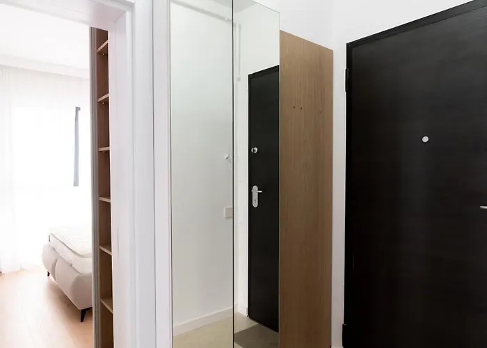 Soni Luxury 321 Plaza With Free Private Parking & Self Check-in *