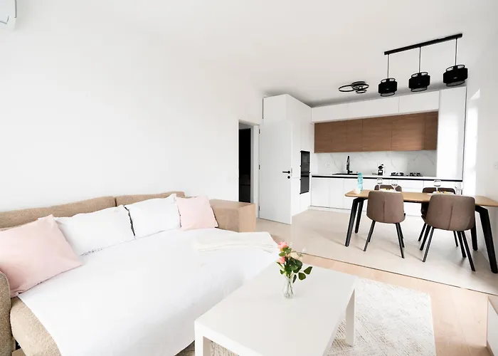 Апартаменти Soni Luxury 321 Plaza With Free Private Parking & Self Check-in