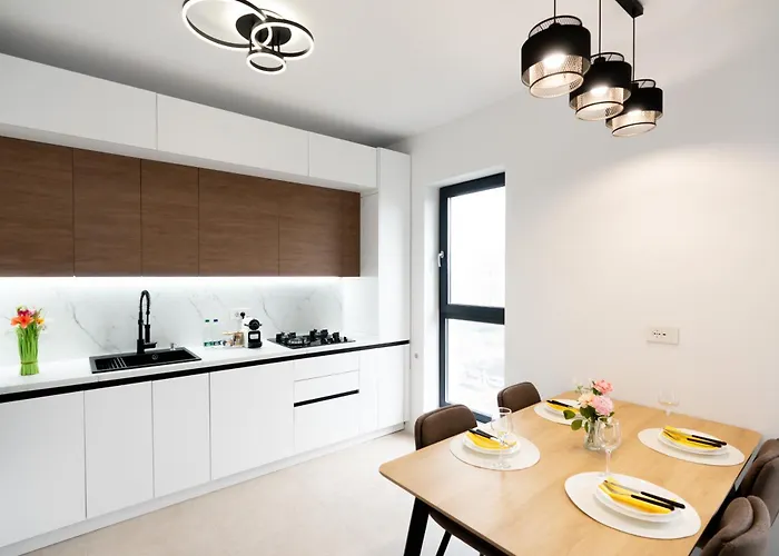 Soni Luxury 321 Plaza With Free Private Parking & Self Check-in Бухарест