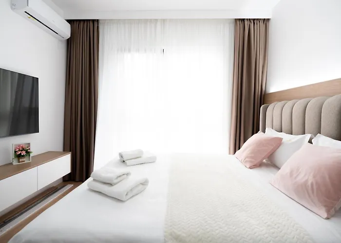 Soni Luxury 321 Plaza With Free Private Parking & Self Check-in Апартаменти *