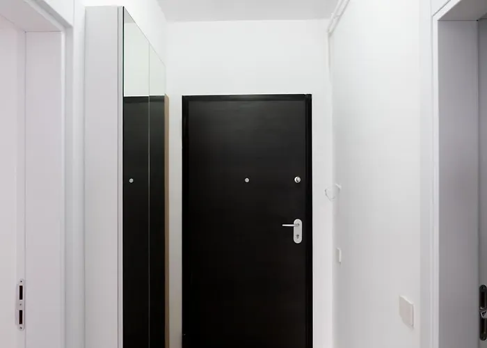 Soni Luxury 321 Plaza With Free Private Parking & Self Check-in Bukurešť