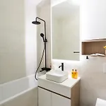 Soni Luxury 321 Plaza With Free Private Parking & Self Check-in Lejlighed Bukarest