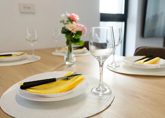 Soni Luxury 321 Plaza With Free Private Parking & Self Check-in