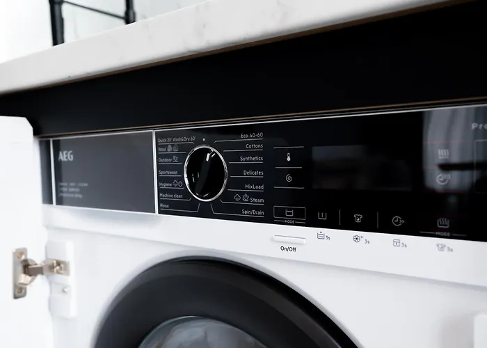 Soni Luxury 321 Plaza With Free Private Parking & Self Check-in